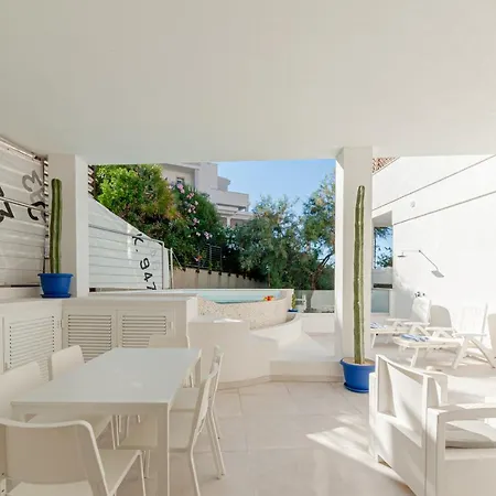 Sardvs B&beach 招待所 4*