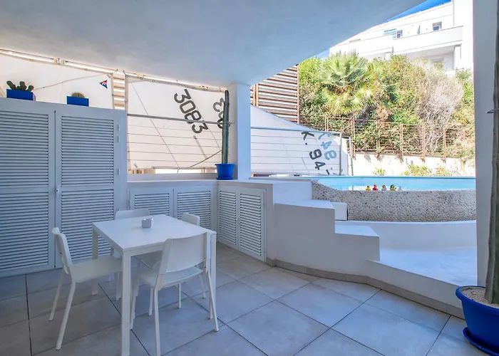 Sardvs B&beach בית הארחה